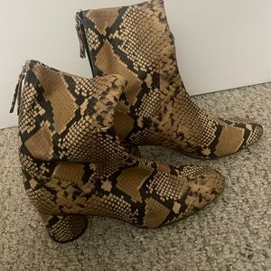 ZARA boots in size 38 / US 7.5